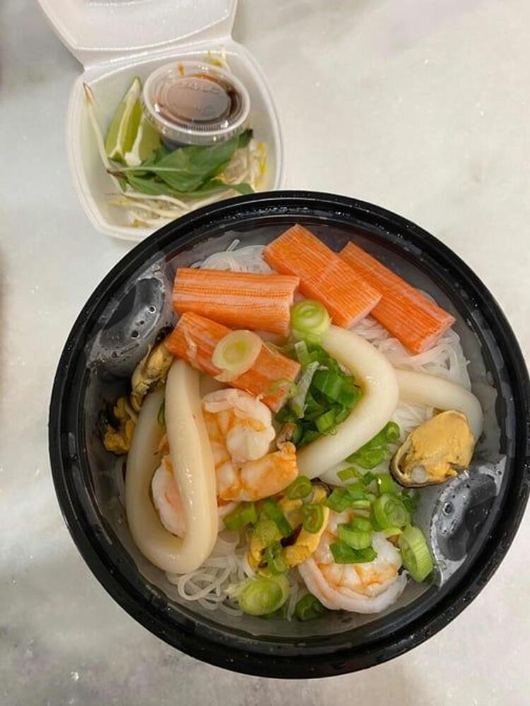 B4. Seafood Rice Noodles Soup